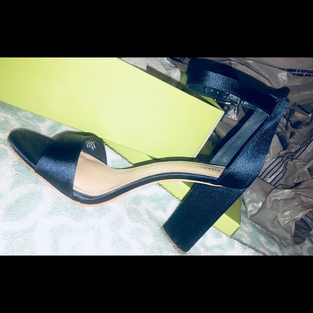 Gianni Bini navy heels